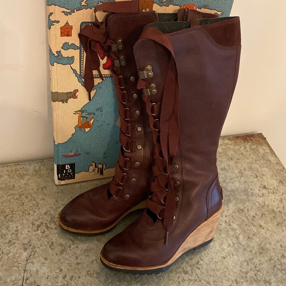 RARE sorel lace up boots
